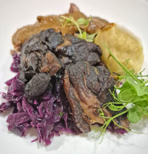 Eendenbout met rode kool en soda bread