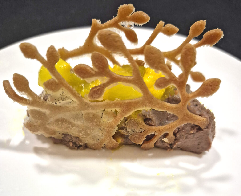 Kippenleverpaté, piccalilly, boekweittuile