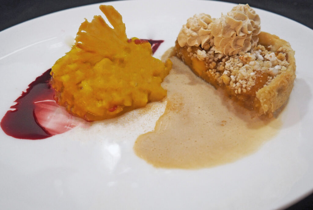 Kruidige mangotaartjes, crème Javanaise, Rendang van Ananas