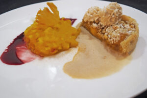 Kruidige mangotaartjes, crème Javanaise, Rendang van Ananas